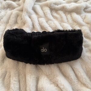 Alo Yoga Faux Fur Winter Headband – Black